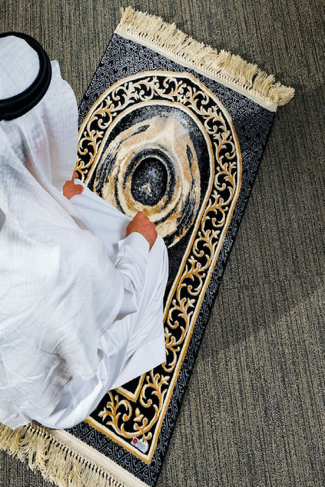 Blackstone (Hajar Al Aswad) Prayer Rug