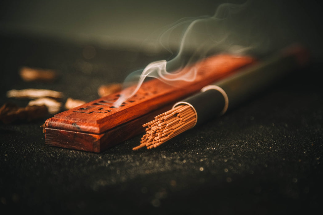 Woud - Closed Oud Incense Stick Holder